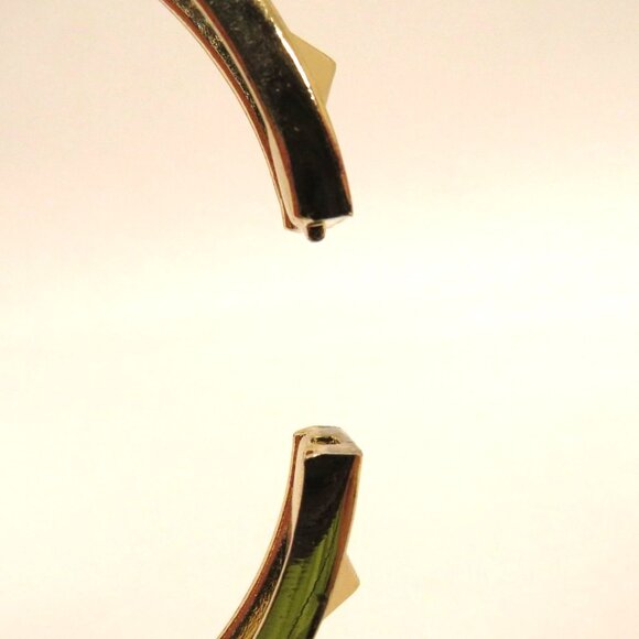 GAP Bracelet Gold Tone Studded Bangle Cream Enamel Hinge Closure - Picture 8 of 9